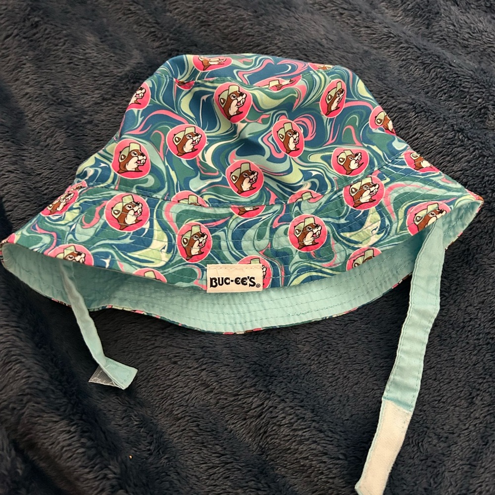 Buc-ee’s Swirl Bucket Hat - Blue and Pink